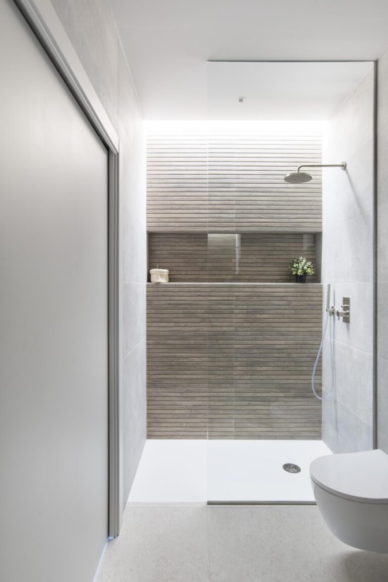 Habitatge unifamiliar aillat amb piscina desbordant a Ametlla del Valles | Chacosa Construccions