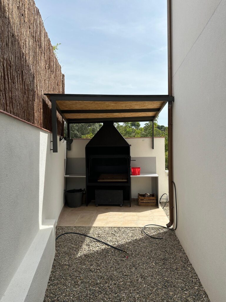 Habitatge unifamiliar amb piscina a Teia | Chacosa Construccions