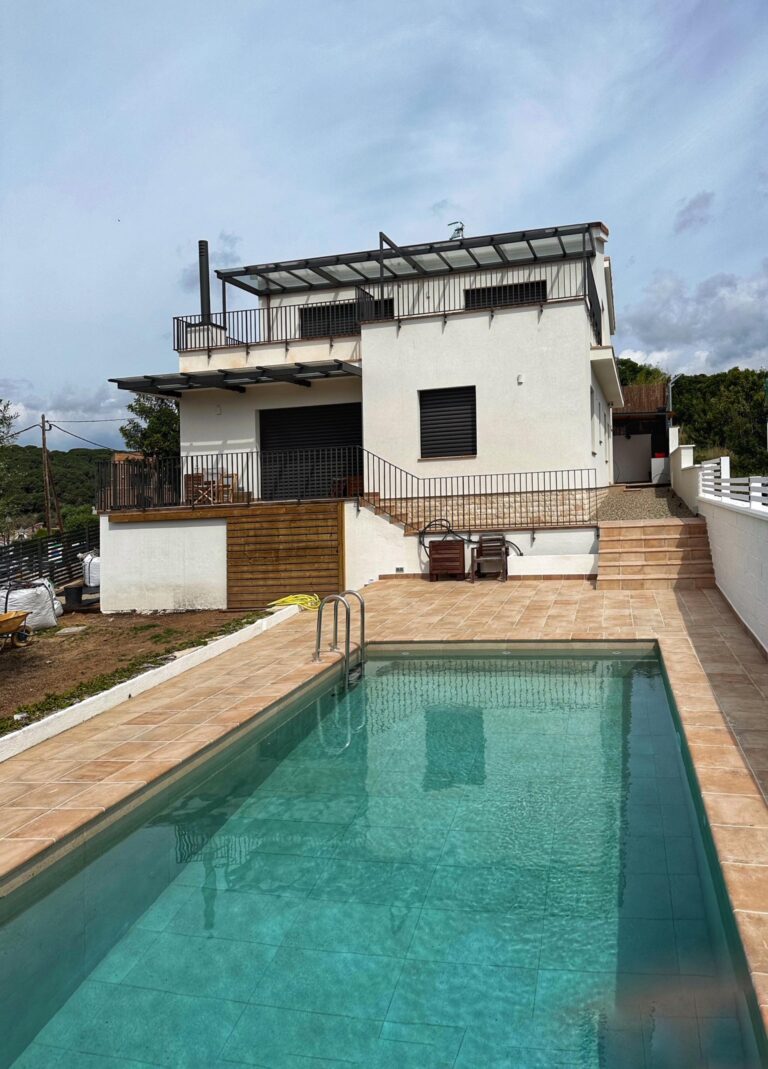 Habitatge unifamiliar amb piscina a Teia | Chacosa Construccions