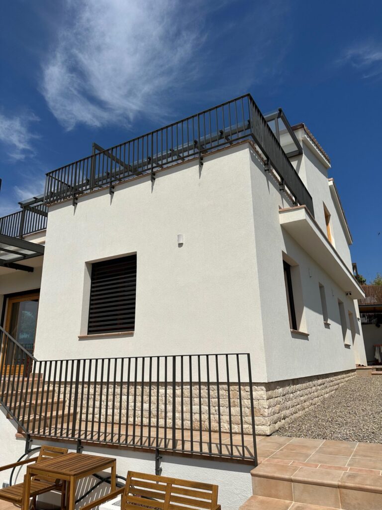Habitatge unifamiliar amb piscina a Teia | Chacosa Construccions