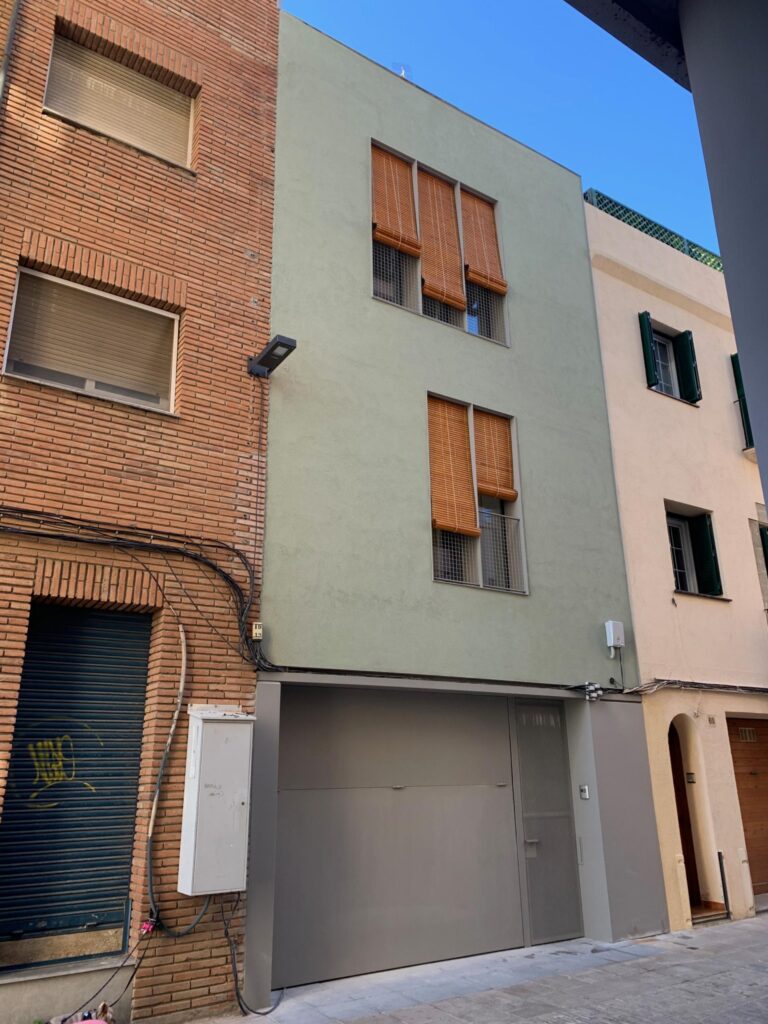 Habitatge unifamiliar entre mitgeres a Mataro | Chacosa Construccions