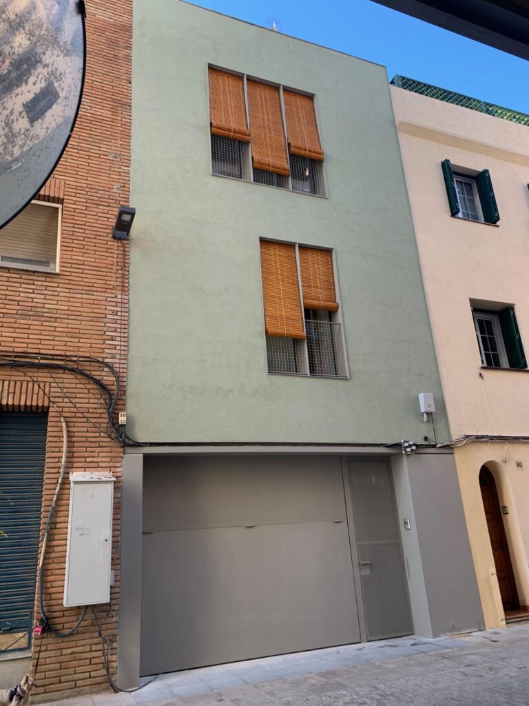 Habitatge unifamiliar entre mitgeres a Mataro | Chacosa Construccions
