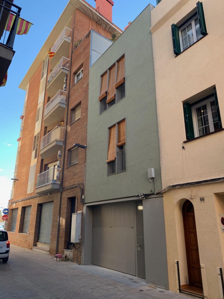 Habitatge unifamiliar entre mitgeres a Mataro | Chacosa Construccions