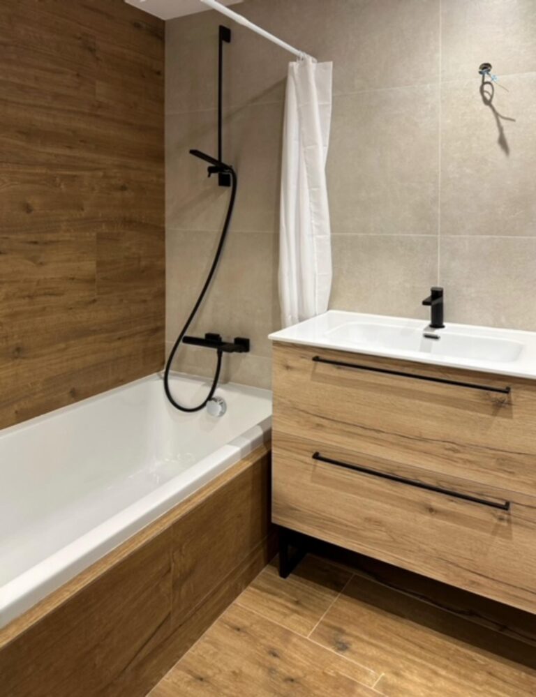 Rehabilitacio integral habitatge unifamiliar aparellat a Mataro | Chacosa Construccions