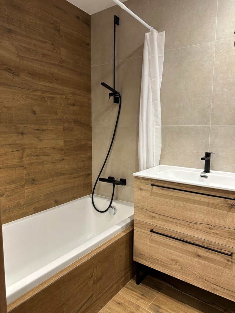 Rehabilitacio integral habitatge unifamiliar aparellat a Mataro | Chacosa Construccions